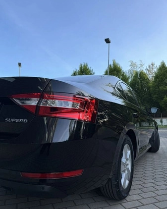 Skoda Superb cena 69900 przebieg: 168900, rok produkcji 2017 z Łomża małe 254